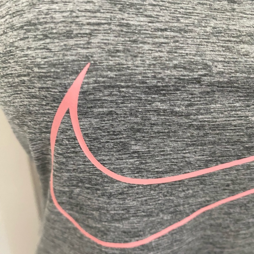 Nike Women's dry fit Heather Gray Tank with Pink Swoosh - Picture 3 of 12